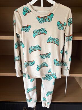 ✨$14✨NWT•Carter's DreamPlush 2-pc Gamer Pajama Top & Bottoms Set| Cream/Teal| 4